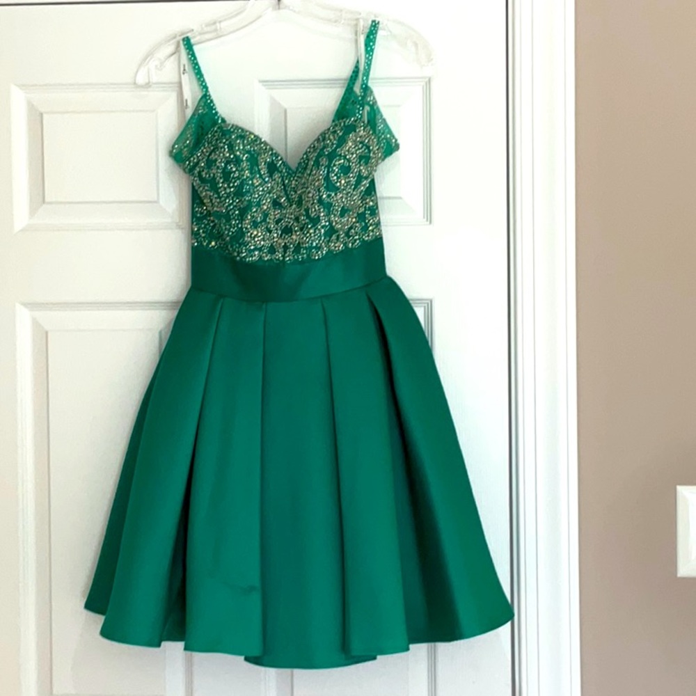 Damas by Tiffany emerald cocktail dress
